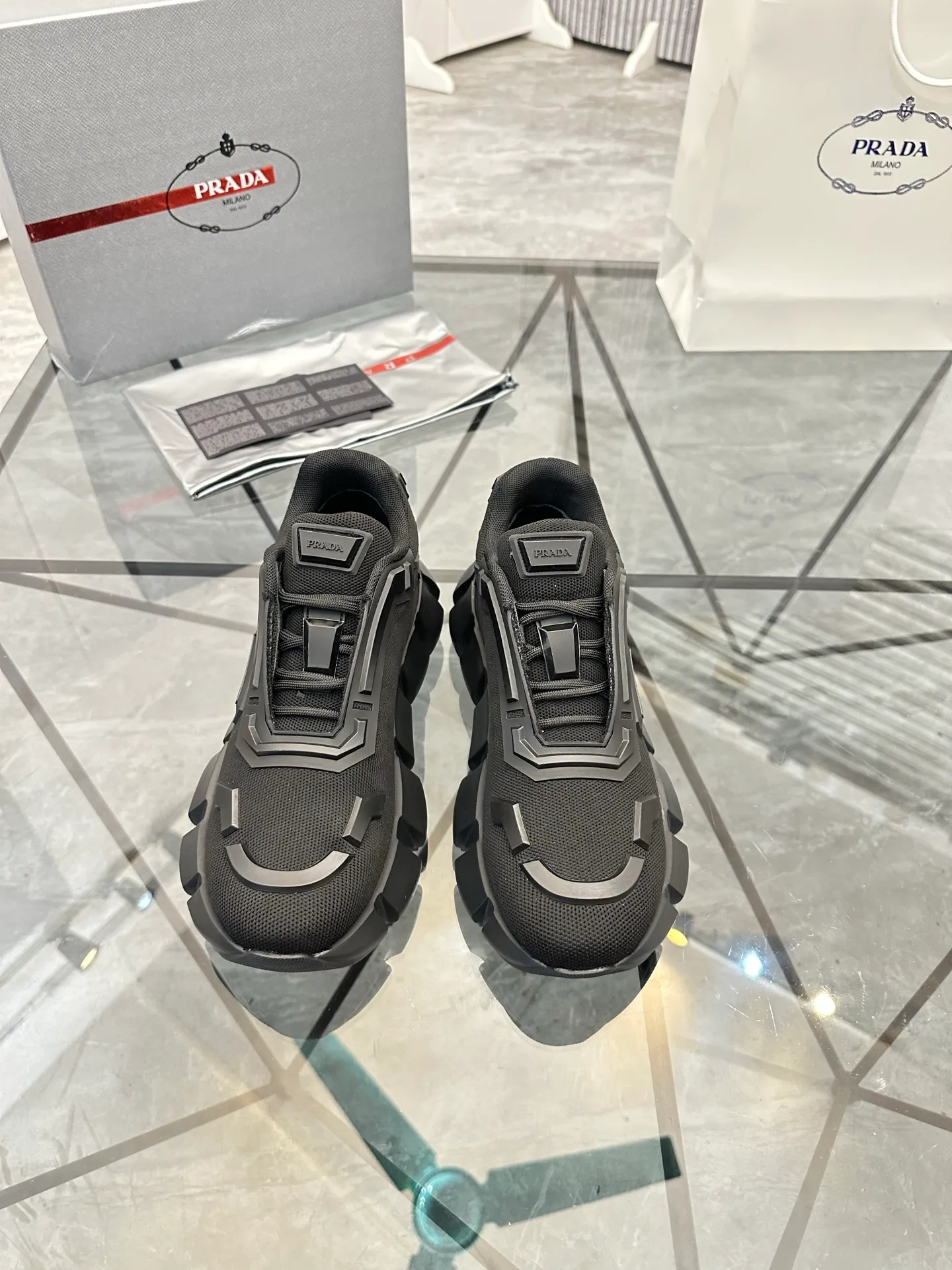 Men's shoes for sale 💰: 💰P580¥ High-end top quality Product trademark: Prada *"Prada*" low-top casual shoes Regular size: 38-45 (can be customized to 46) Product materials: imported breathable fly weave upper, professional glue-making process, breathable lining, cowhide foot pads, original ultra-light foam outsole. No.: 001